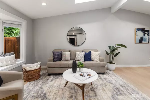 12224 NE 75th ST, Kirkland, WA 98033