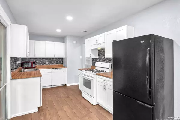 151 DUMONT DR, San Antonio, TX 78227-4409