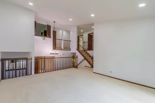 870 Tanglewood DR, Wheeling, IL 60090