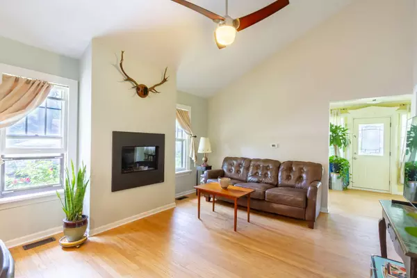 35W370 Oak LN, St. Charles, IL 60174