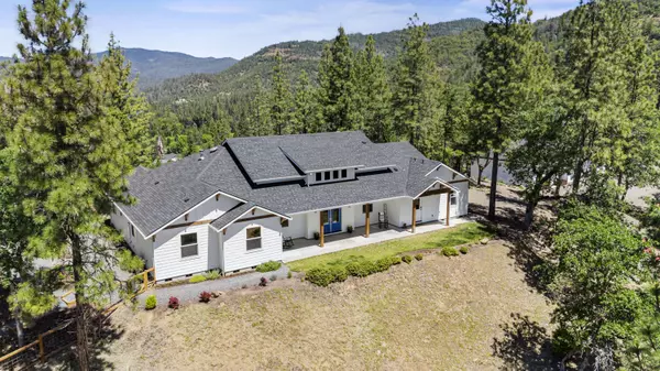 103 Summit Dr, Shady Cove, OR 97539