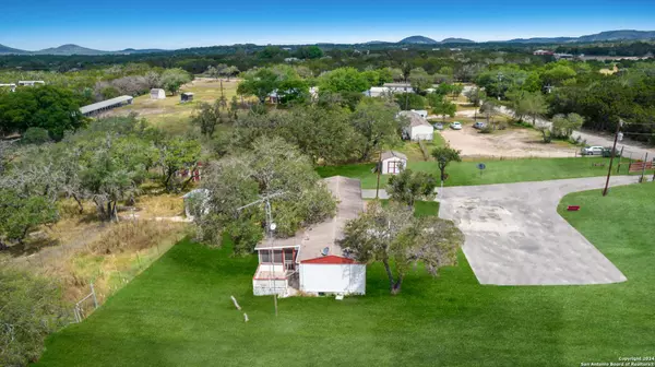 200 SPRING RD, Pipe Creek, TX 78063-5177
