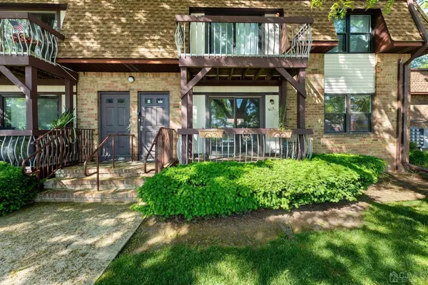 1003 N Oaks BLVD N, North Brunswick, NJ 08902