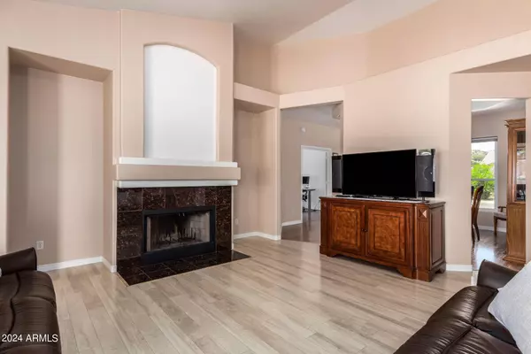 2740 E WINDMERE Drive, Phoenix, AZ 85048