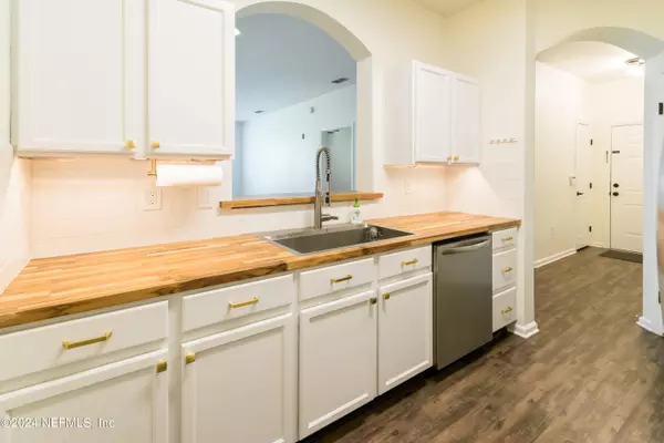 10550 BAYMEADOWS RD #820, Jacksonville, FL 32256