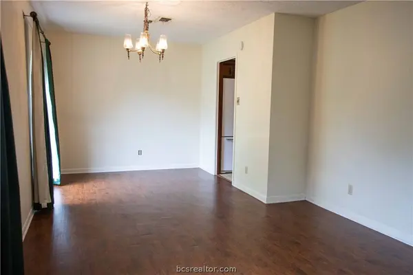 2720 Normand CIR, College Station, TX 77845