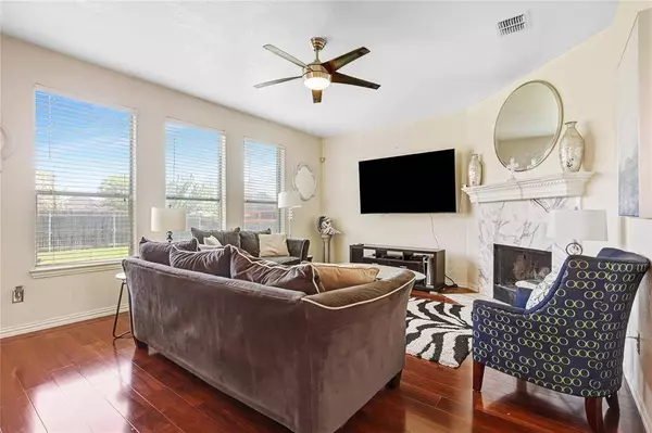 5328 Lake Gardens Drive, Grand Prairie, TX 75052