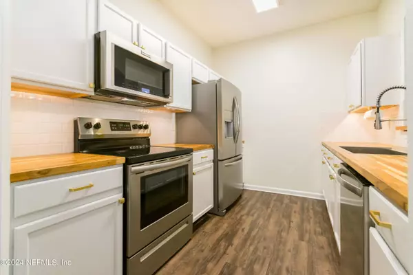 10550 BAYMEADOWS RD #820, Jacksonville, FL 32256