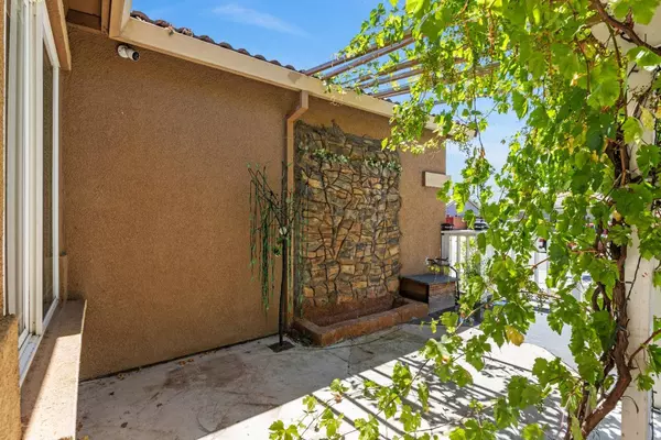 2040 Travesia LN, Ceres, CA 95307