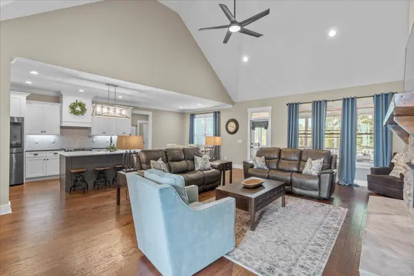 826 Equestrian Dr, Soddy Daisy, TN 37379