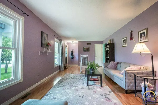 707 Pierce St, Maple Hill, KS 66507