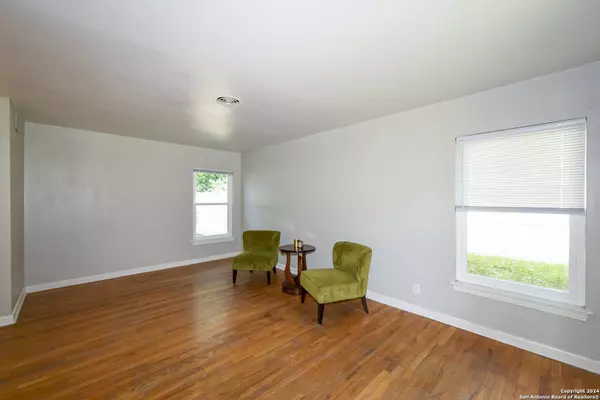 302 LEMUR DR, San Antonio, TX 78213-3424