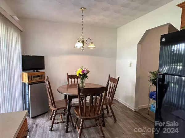 4886 SANDSTONE DR, Conover, NC 28613