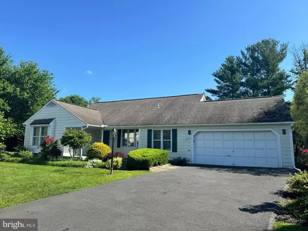 13910 DEVIAR DR, Centreville, VA 20120