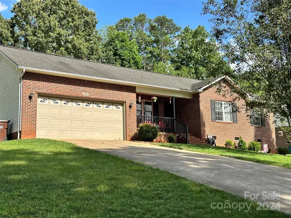4886 SANDSTONE DR, Conover, NC 28613