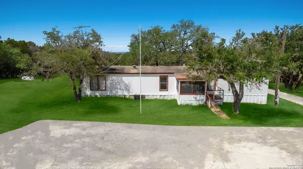 200 SPRING RD, Pipe Creek, TX 78063-5177