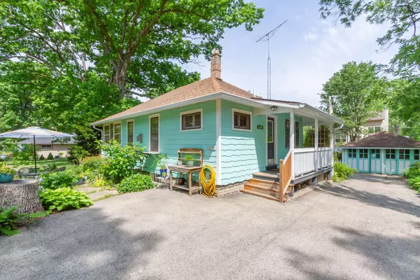 35W370 Oak LN, St. Charles, IL 60174