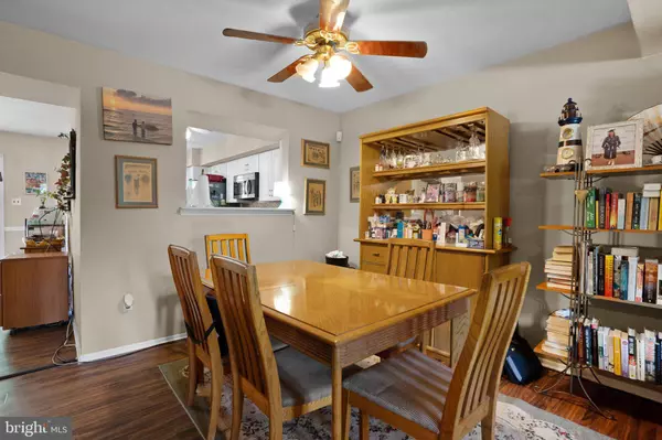 28 KNOCK N KNOLL CIR, Willow Grove, PA 19090