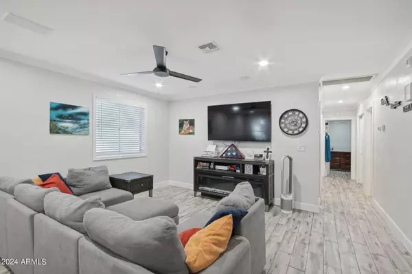 125 E JASMINE Street, Mesa, AZ 85201