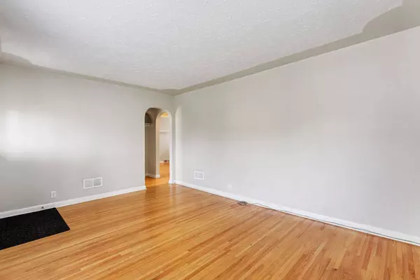 531 29 ST NW, Calgary, AB T2N 2T4