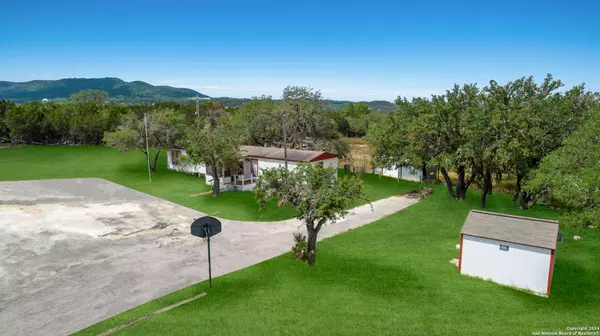 200 SPRING RD, Pipe Creek, TX 78063-5177