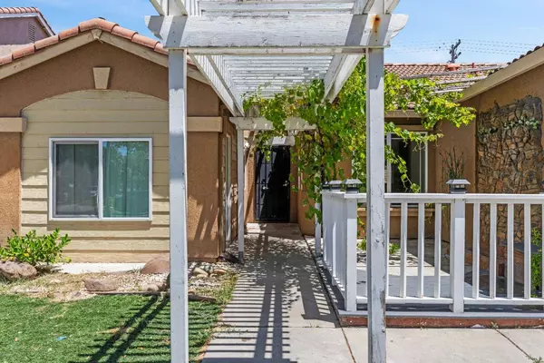 2040 Travesia LN, Ceres, CA 95307