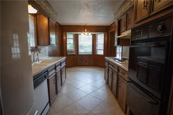 2720 Normand CIR, College Station, TX 77845