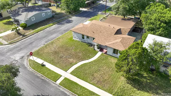 302 LEMUR DR, San Antonio, TX 78213-3424