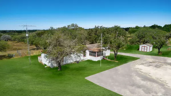 200 SPRING RD, Pipe Creek, TX 78063-5177