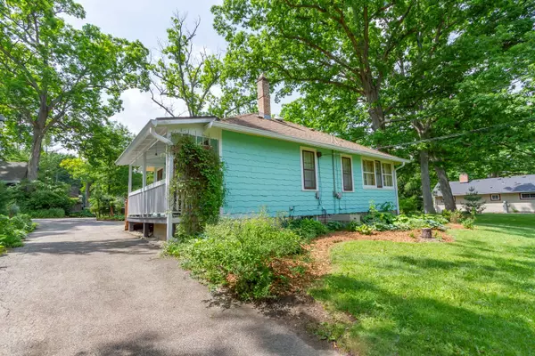 35W370 Oak LN, St. Charles, IL 60174