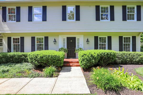 11469 Valley Meadow DR, Zionsville, IN 46077