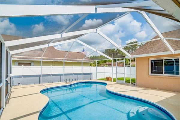 3930 YELLOW FINCH LN, Lutz, FL 33558