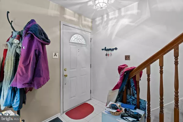 28 KNOCK N KNOLL CIR, Willow Grove, PA 19090