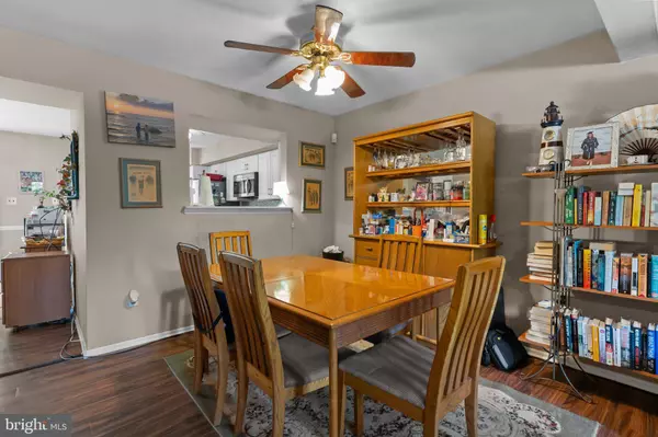 28 KNOCK N KNOLL CIR, Willow Grove, PA 19090