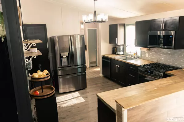 8 Stope Rd, Dayton, NV 89403