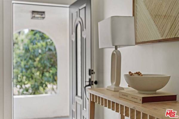 373 Mission RD, Glendale, CA 91205