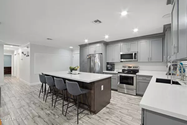 125 E JASMINE Street, Mesa, AZ 85201