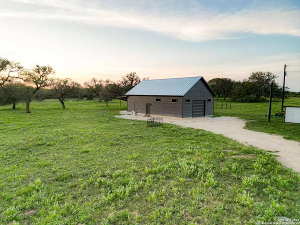 5824 FM 2504, Poteet, TX 78065