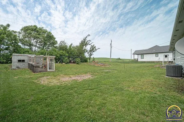 707 Pierce St, Maple Hill, KS 66507
