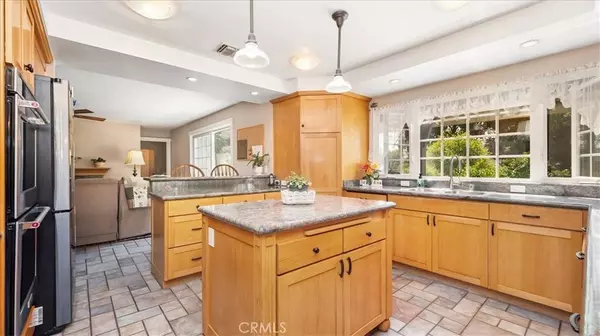 2437 Bradley AVE, Claremont, CA 91711