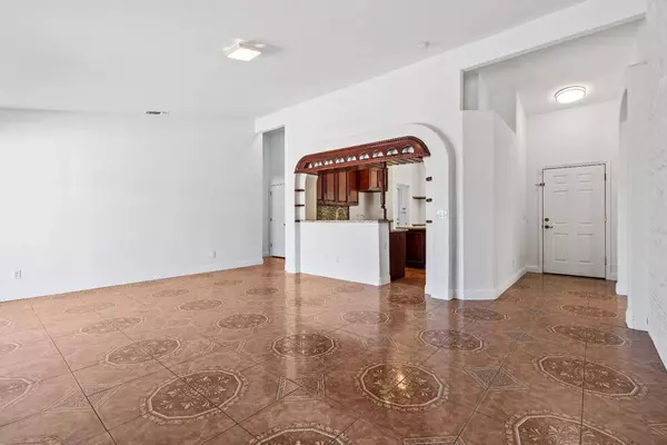 2040 Travesia LN, Ceres, CA 95307