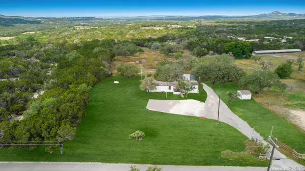 200 SPRING RD, Pipe Creek, TX 78063-5177