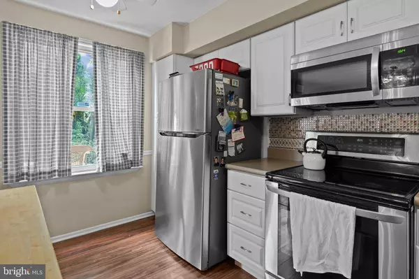 28 KNOCK N KNOLL CIR, Willow Grove, PA 19090