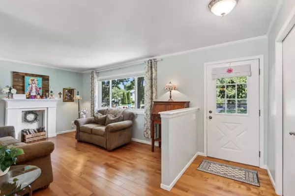 1015 S Holiday Drive, Waunakee, WI 53597