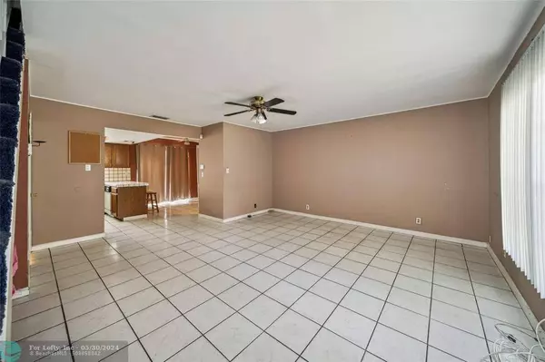 7926 Kimberly Blvd #202, North Lauderdale, FL 33068