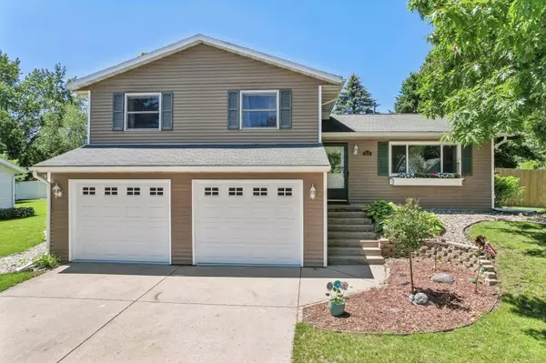 1015 S Holiday Drive, Waunakee, WI 53597
