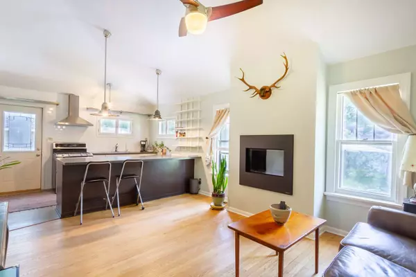 35W370 Oak LN, St. Charles, IL 60174