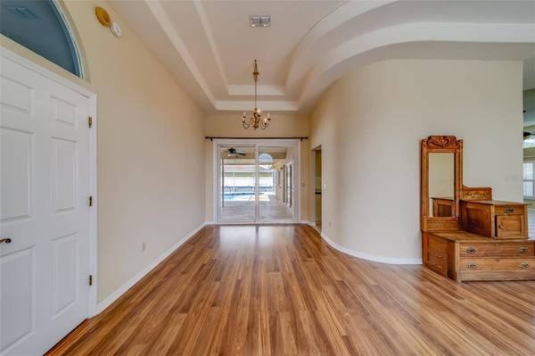 3930 YELLOW FINCH LN, Lutz, FL 33558