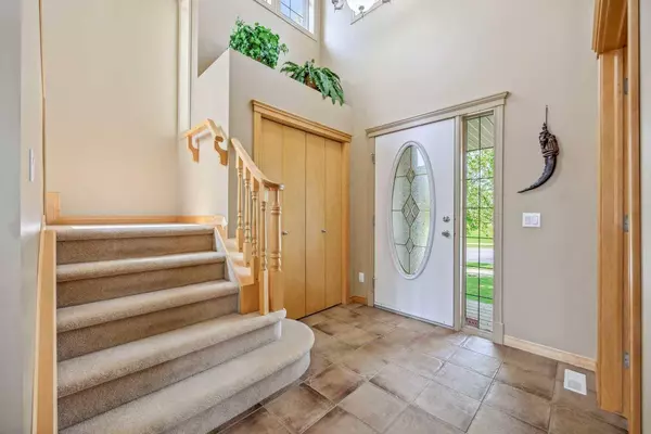 146 Crystalridge DR, Okotoks, AB T1S 1W3