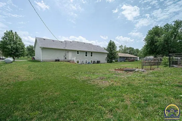 707 Pierce St, Maple Hill, KS 66507